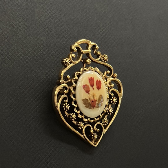 Vintage 60’s Resin Rose Blossoms Bloom Leaf Dried Art Brooch Pin Jewelry Retro - Picture 2 of 4